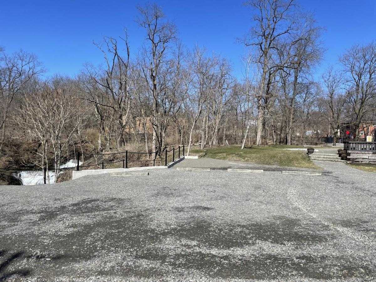 The Fallsview At Burdett Falls Exterior foto